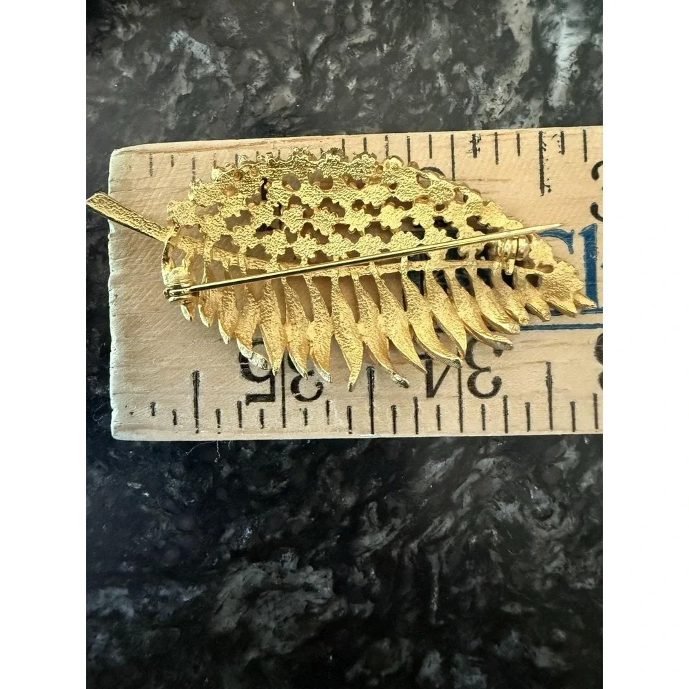 Vintage Gold Tone Leaf Brooch With Emerald Green Rhinestones